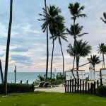 Tendas com espreguiçadeiras estão dispostas próximo ao mar no Iberostar Bahia - Foto Ana Azevedo Tendas com espreguiçadeiras estão dispostas próximo ao mar no Iberostar Bahia - Foto Ana Azevedo