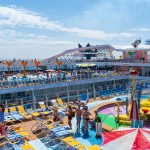 O navio contém duas piscinas principais, além do parque aquático infantil e dos toboáguas - Foto: Ana Azevedo