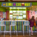 O Bar Lime and Coconut fica disposto em três áreas da piscina, nos decks 15 e 16 - Foto: Ana Azevedo/M&E