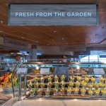 Estação de saladas, verduras e legumes frescos no restaurante Windjammer  - Foto: Ana Azevedo/M&E