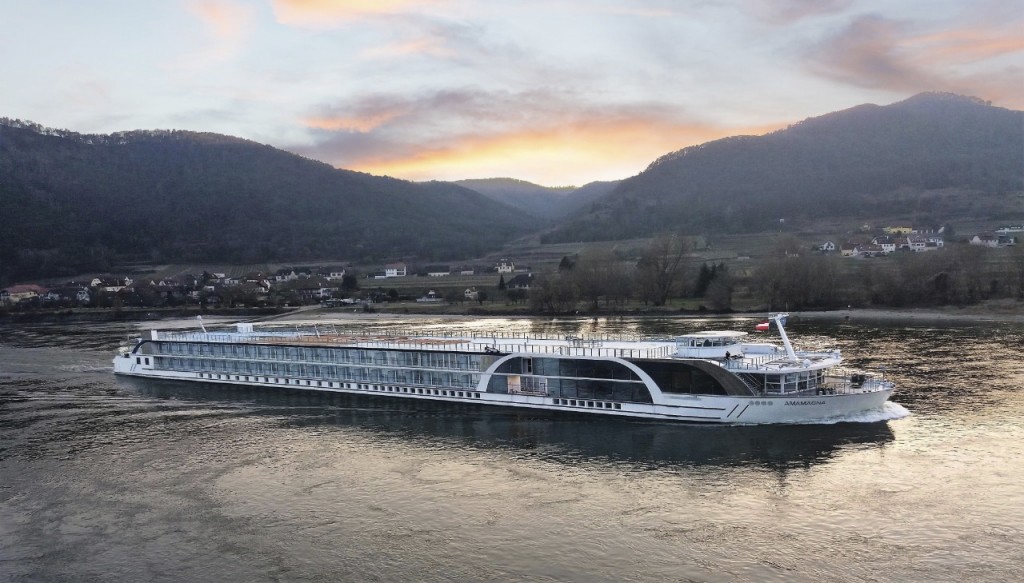 AmaWaterways anuncia pacotes para casais em Lua de Mel e renovação de votos ama