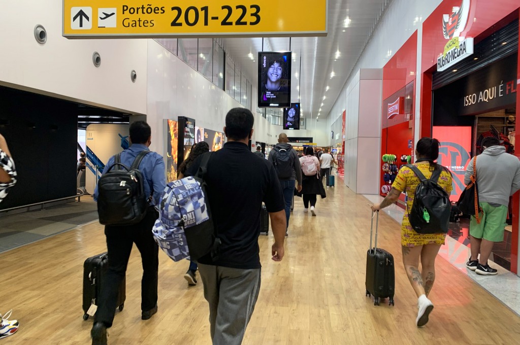 Viajantes agora podem portar até US$ 10 mil para entrar e sair do Brasil guarulhos aeroporto