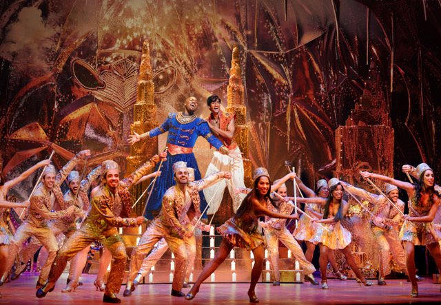 Parques e Atrações 2 1 Michael James Scott Genie and Michael Maliakel Aladdin photo by Matthew Murphy Parques e Atrações