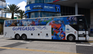 GoPegasus e Orlando Magic lançam ‘obras de arte itinerantes’ em ônibus de luxo