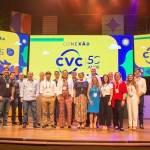 Leonel Andrade, presidente da CVC Corp, junto a diretores e membros do Conselho de Administração da companhia