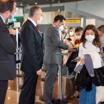 Equipe da ITA Airways recebe os primeiros passageiros do voo direto entre São Paulo e Roma