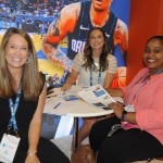 Haley Meier e Danielle Pechous, do Orlando Magic, com Georgia Mariano, da Diversa Turismo