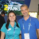 Juliana Bordin, do SeaWorld, com Orlando Theodoro, da Tio Orlando Viagens