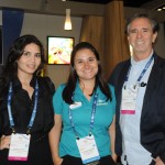 Juliana Bordin, do SeaWorld, com Sabina Valério e Eduardo Aviz, da Travelling Viagens