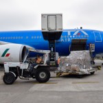 O A330 durante o processo de abastecimento para a decolagem