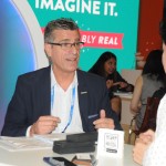 Patrick Yvars, do Visit Orlando, em conversa com buyer no IPW 2022