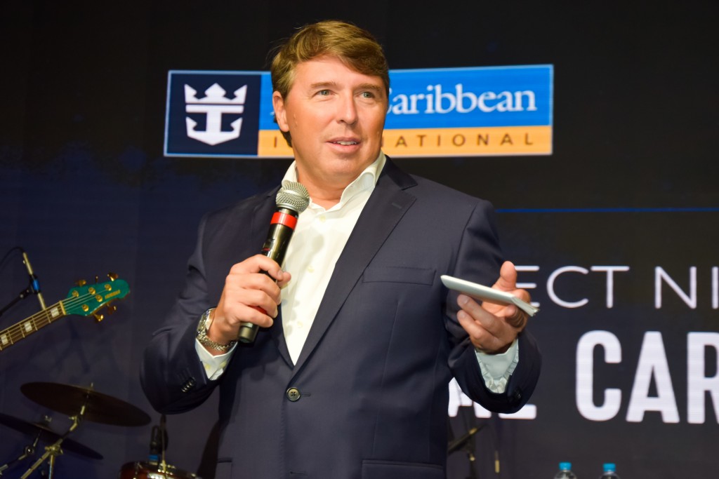 Ricardo Amaral CEO da R11 subiu ao palco para agradecer aos profissionais presentes e compartilhar sua visão otimista do setor marítimo R11 Travel confirma início das vendas de cruzeiros fluviais