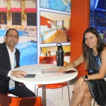 Swaphil Shah, do Ramada Plaza, com Fernanda Paranhos, da CVC