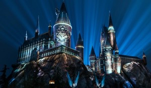 Universal Studios Hollywood retoma shows noturnos no castelo de Hogwarts
