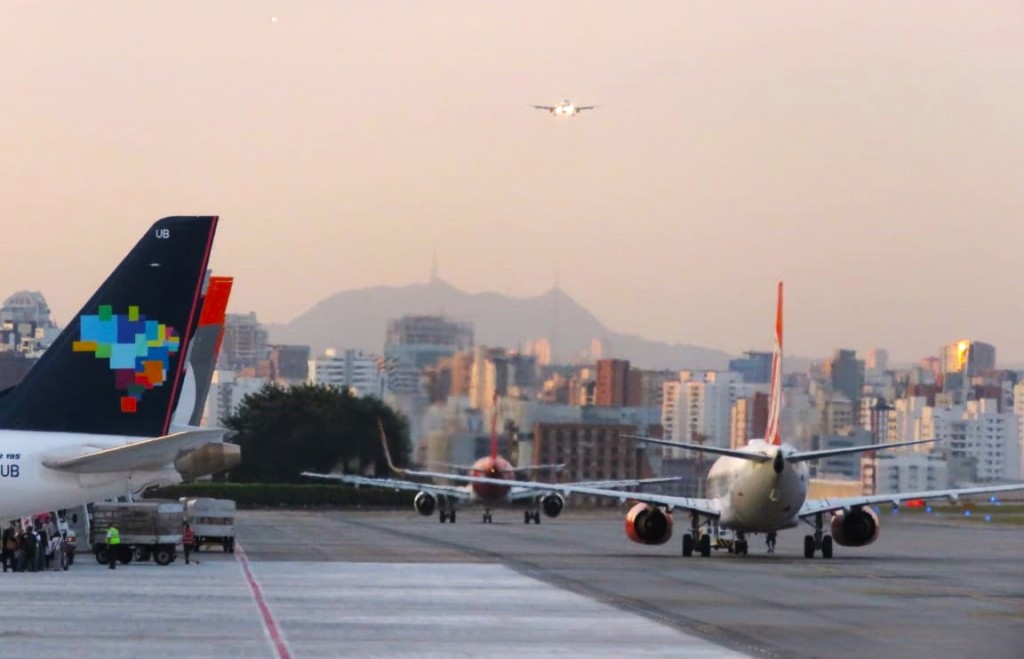 aeronave aeroporto gol azul infraero