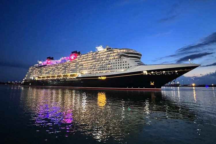 Veja como se candidatar para trabalhar a bordo dos cruzeiros da Disney e Royal Caribbean 1 disney wish port canaveral e1655780268283 Veja como se candidatar para trabalhar a bordo dos cruzeiros da Disney e Royal Caribbean