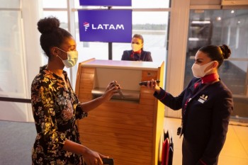 Oito em cada 10 passageiros já não fazem mais check-in no Brasil, diz Latam
