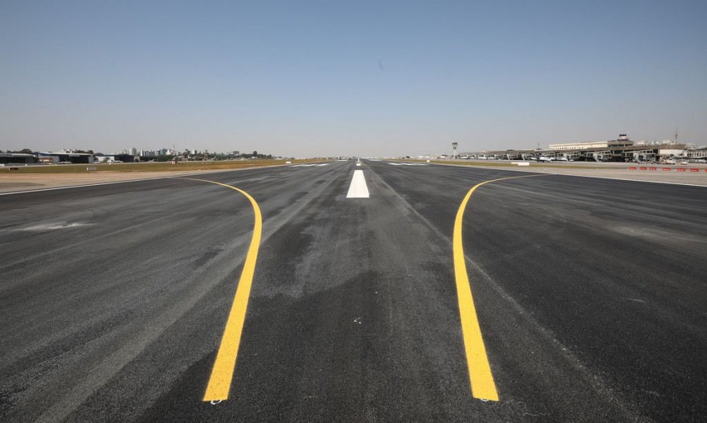 o presidente da republica jair bolsonaro visita as obras de recuperacao da pista principal do aeroporto de congonhas20200904 0521 0 Destinos