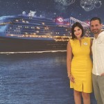 Ana McCarthy e Angel Sarria a bordo do Disney Wish