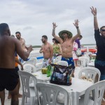 Os agentes de viagens dançaram e cantaram muito durante todo o percurso de Chalana