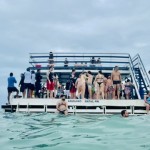 Agentes de viagens na plataforma de mergulho em alto mar, no Parracho de Maracajaú