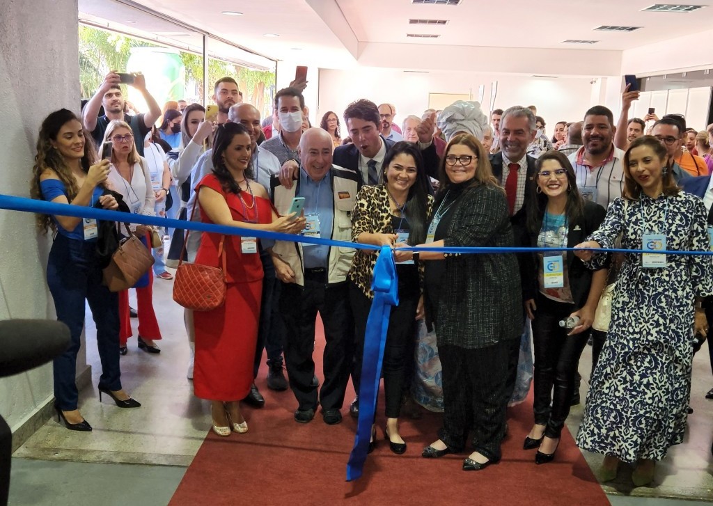 Abertura da Expo Turismo Goiás 2022 com corte de fita reúne autoridades