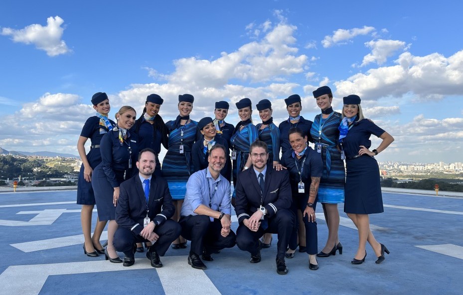 Azul libera piercings, tatuagens à mostra e cabelos estilosos para pilotos e comissários 1 Azul flexibiliza apresentação pessoal de pilotos e comissários_0