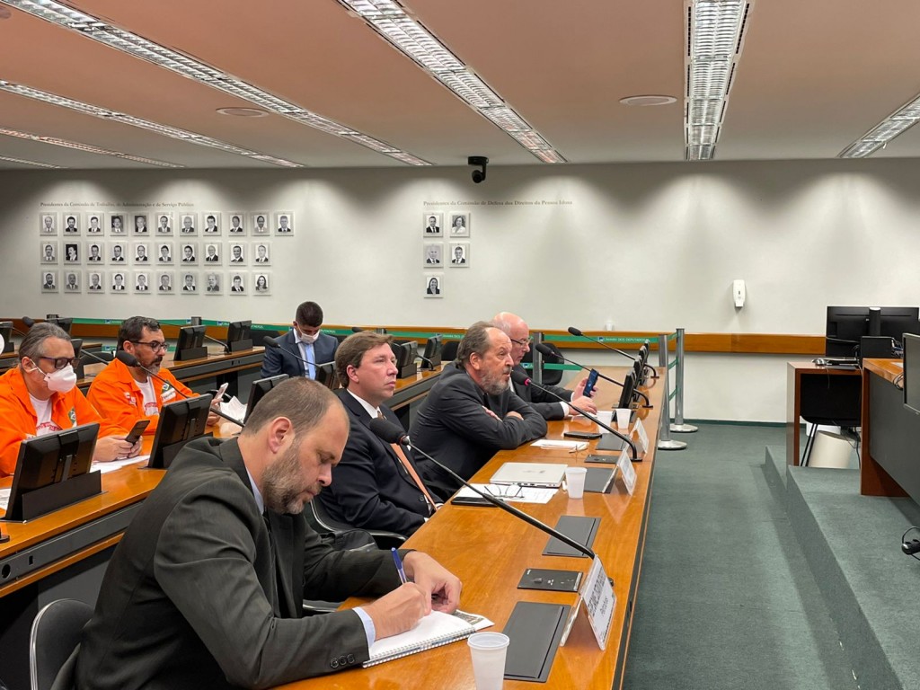 Abear destaca desafios em audiência sobre precificação do QAV na Câmara dos Deputados 1 B80E04D1-D0BA-4B23-9DDA-F0AFBA5A3848