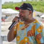 Além do serviço de alimentação, um cantor fica a bordo da Chalana animando os viajantes