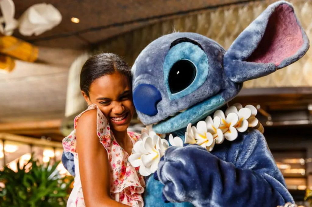 Disney retoma novas experiências de refeições com personagens Ohana-Stitch-1200x797
