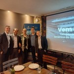 Vinicius Freitas e Ruy Ribeiro, da Costa com Alex Almeida , Jud Rugeri e Wagner Amorim, da Cruise Xperts em roadshow em Belo Horizonte (Foto: divulgação)