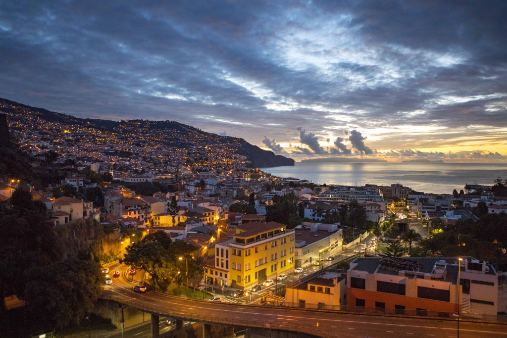 Vista do Funchal à noite Foto Andre Carvalho
