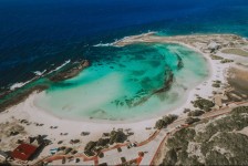 Aruba suspende todos os protocolos de entrada para turistas