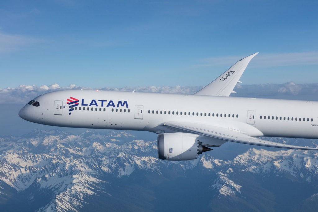 Latam retoma voos entre Guarulhos e Boston no dia 30 de outubro 1 LATAM Boeing 787-9 Dreamliner photographed on May 13, 2016 from Wolfe Air Aviation Learjet 25B.