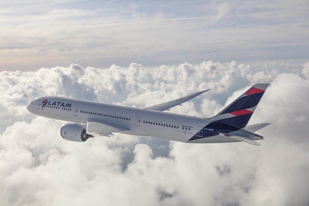 LATAM Boeing 787-9 Dreamliner photographed on May 13, 2016 from Wolfe Air Aviation Learjet 25B.