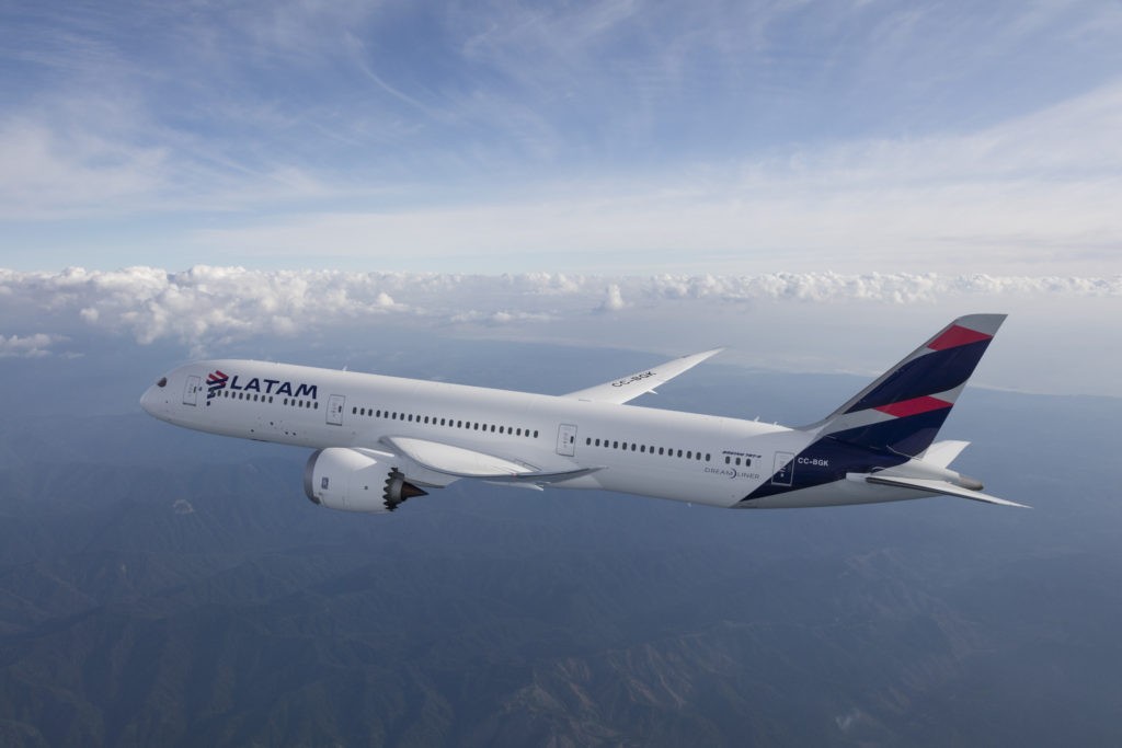 LATAM Boeing 787-9 Dreamliner photographed on May 13, 2016 from Wolfe Air Aviation Learjet 25B.