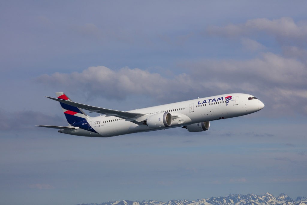 Latam registra crescimento de 54% no número de passageiros no Mato Grosso em 2022 1 Neste mês, a companhia pretende dobrar a sua oferta de assentos no Mato Grosso, na comparação com agosto de 2019