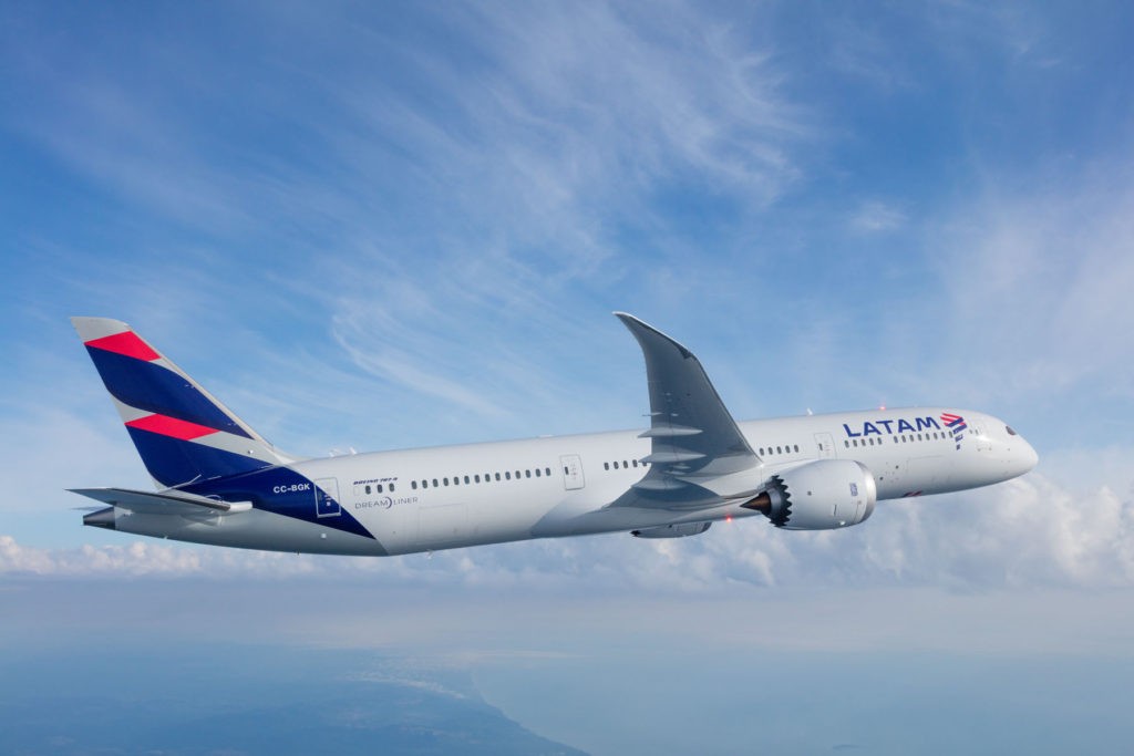 LATAM Boeing 787-9 Dreamliner photographed on May 13, 2016 from Wolfe Air Aviation Learjet 25B.