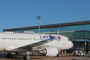 Latam vê demanda crescer 35% em julho e programa mais de 620 voos diários em agosto
