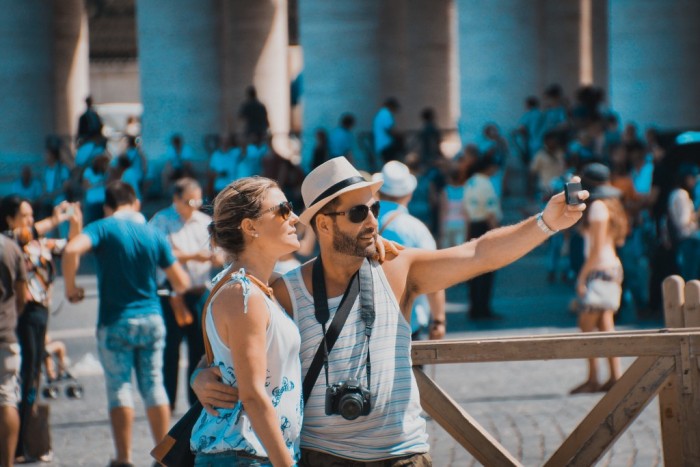 Europeus driblam inflação para não deixarem de viajar, constata GlobalData Consumidores devem optar por opções mais econômicas mas não abrirão mão do turismo