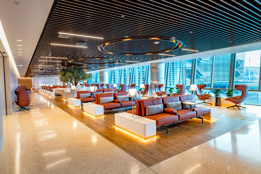 Qatar Airways inaugura novos lounges em seu hub no Catar