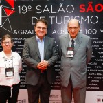 Suzi Camargo, do conteúdo Brasil Feiras, Vinícius Lummertz, secretário de Turismo do Estado de São Paulo, e Jarbas Favoretto, presidente da Amitur e idealizador da Feira