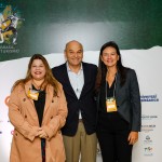 Adriana Borges e Lilian Santos, da Rede Vila Galé, com Paulo Kugelmas, da Sedetur