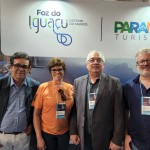 Adriano Queiroga, Mira Momo Angeli, do Festival das Cataratas, Paulo Angeli, secretário de Turismo de Foz do Iguaçu, e Andre Poletti, assessor marketing Paraná Turismo