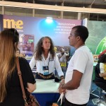 Estande do M&E recebe agentes de viagens e profissionais do trade