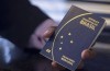 Polícia Federal volta a emitir passaportes temporariamente; entenda