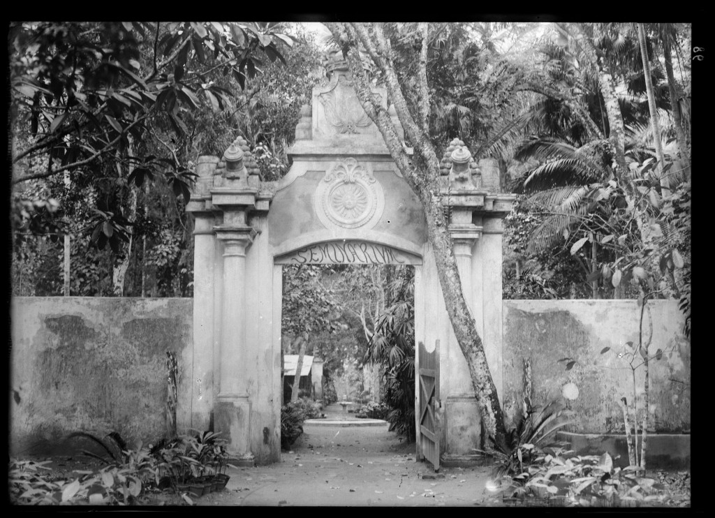 Portão da Fábrica de Pólvora no Jardim Botânico do Rio de Janeiro