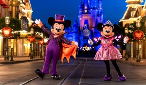 Como a Disney decora o Magic Kingdom para receber o Halloween? Veja vídeo