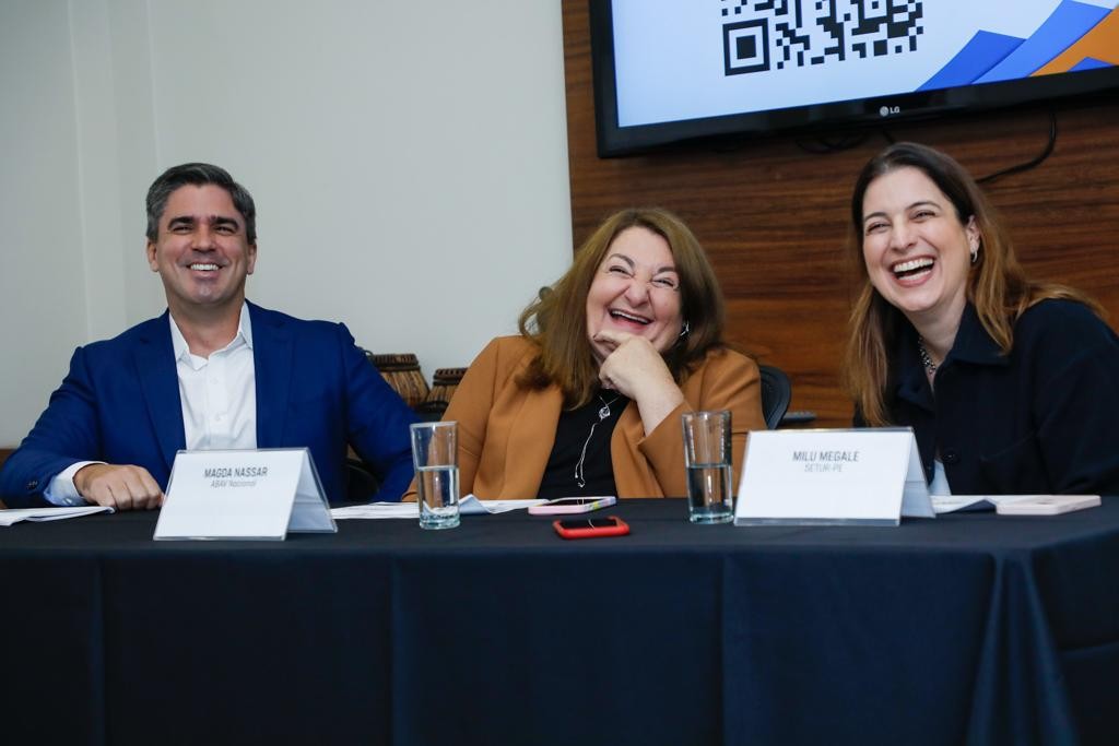 Abav Expo 2022 está 100% vendida e será uma das maiores dos últimos anos; saiba tudo 1 ntonio Baptista, presidente da Empetur, Magda Nassar, presidente da Abav Nacional, e Milu Megale, secretária de Turismo do PE