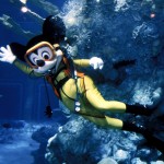 Mickey mergulha no The Living Seas, em 1986